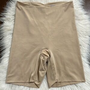 SPANX
 High-Waisted  Short